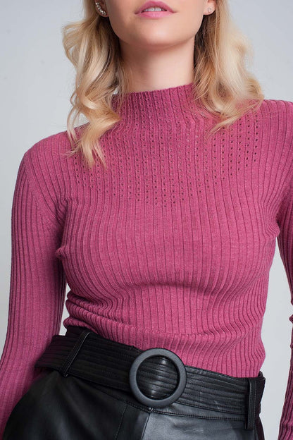Jersey con cuello alto de punto fino y calado en fucsia