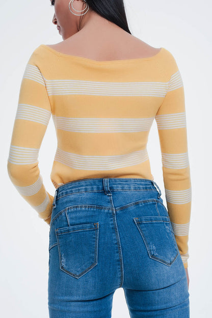 Jersey con cuello barco a rayas en color amarillo