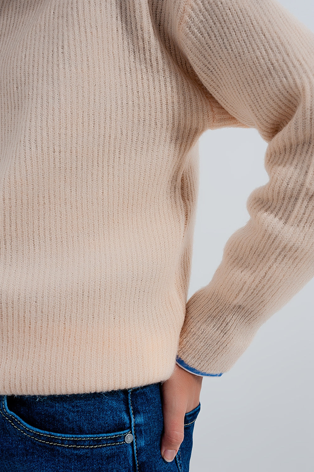 Jersey con cuello redondo color beige