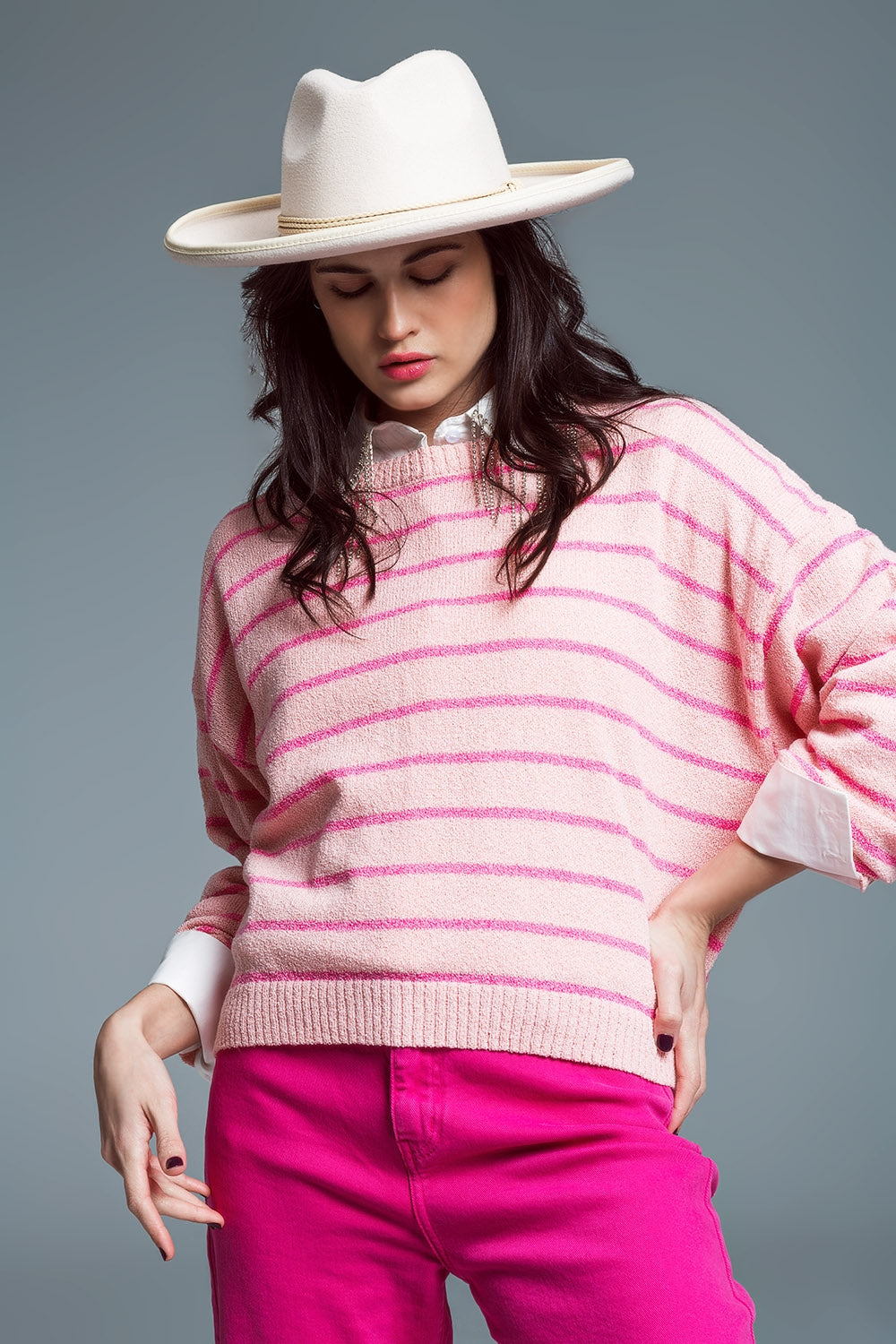 Jersey con hombros caídos y rayas fucsia
