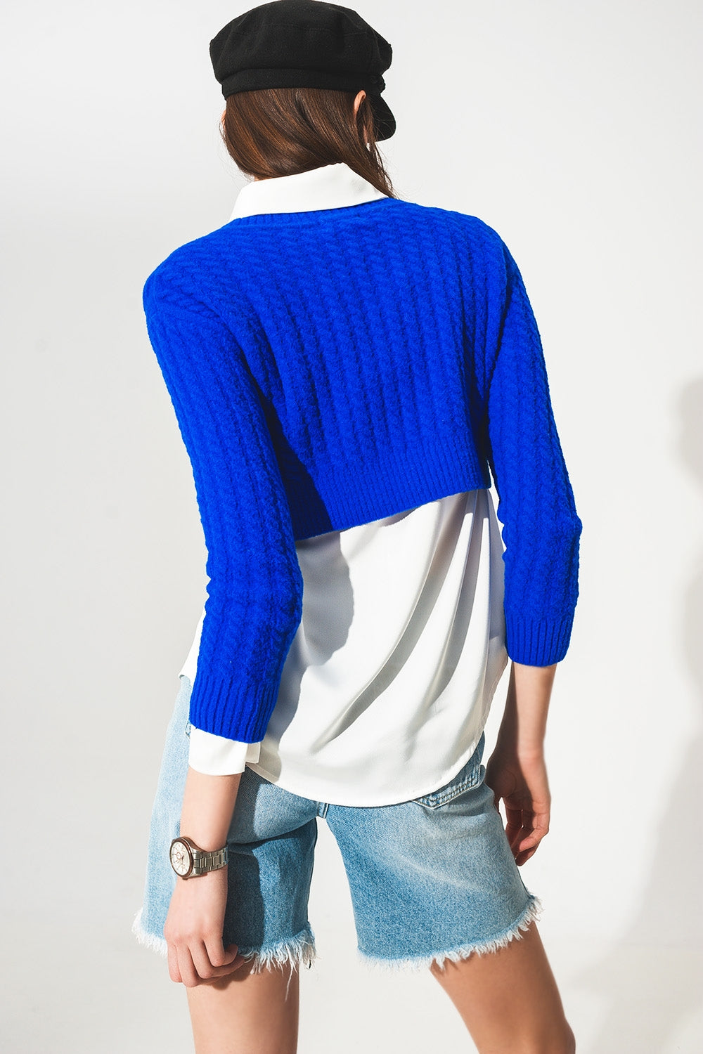 Jersey corto azul con diseño trenzado