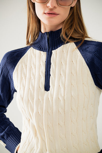 jersey corto blanco y azul marino con cremallera en el cuello