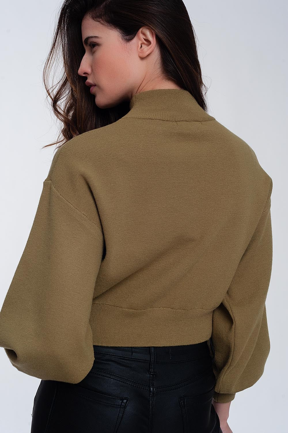 Jersey corto con cuello alzado color verde
