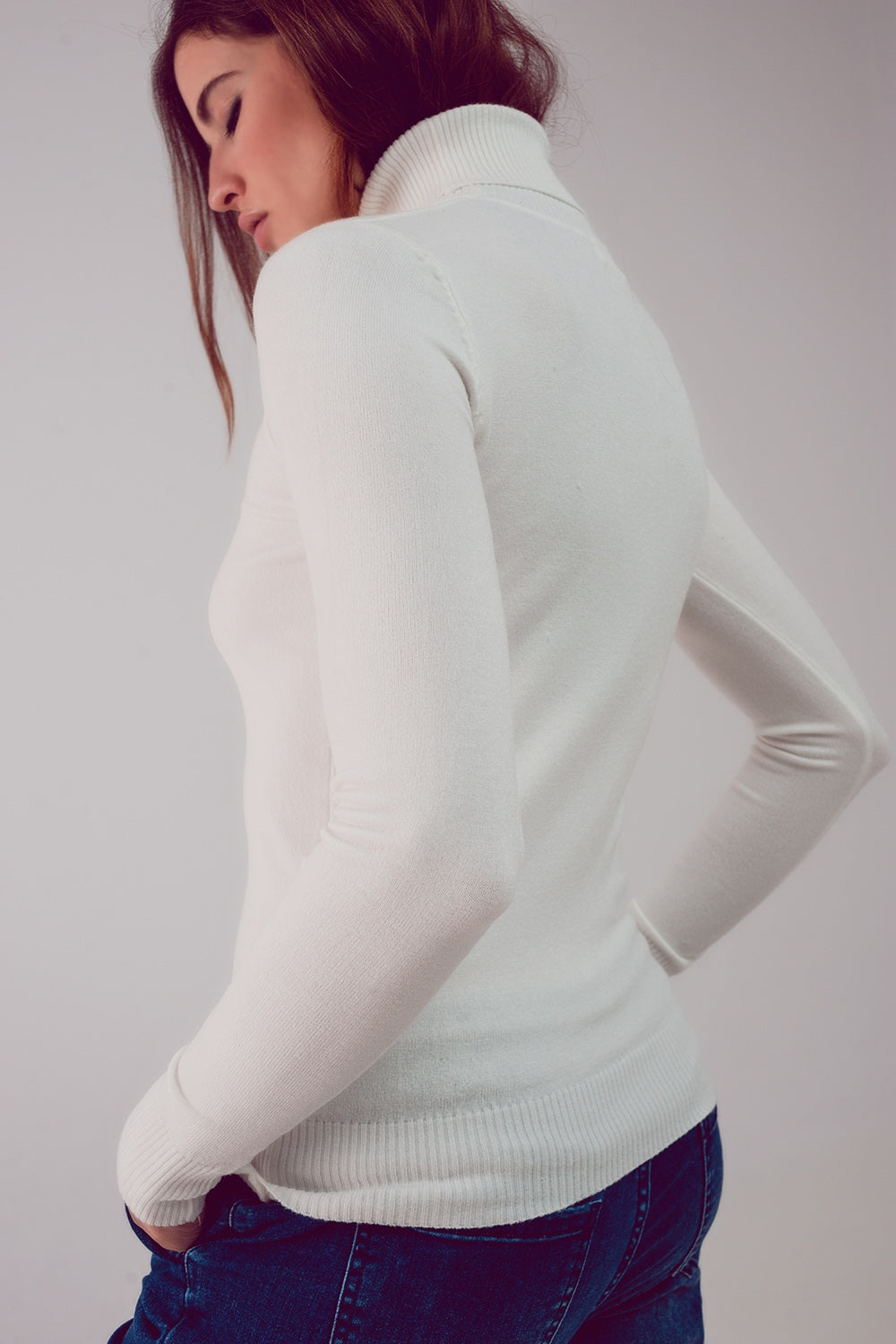 Jersey crema con cuello alto