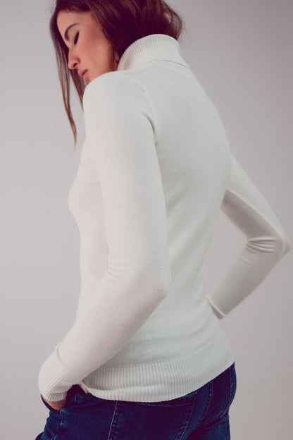 Jersey crema con cuello alto