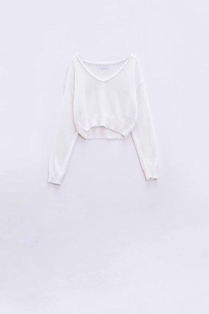 Q2 Jersey crema cuello pico ancho con detalle trenzado