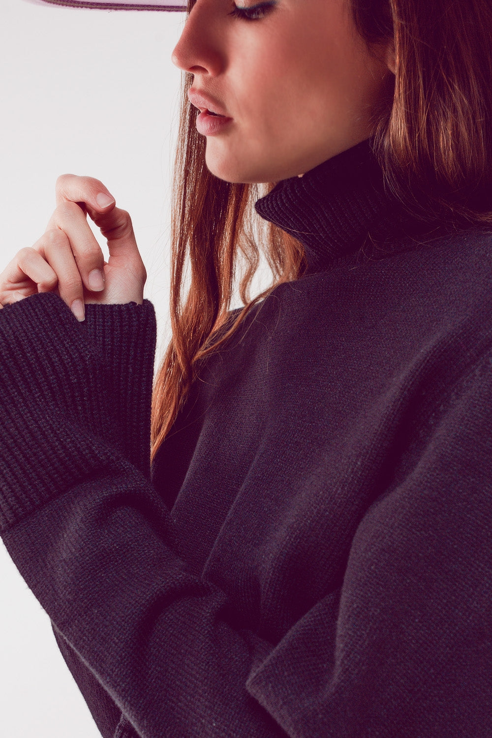 Jersey cropped de cuello alto en negro