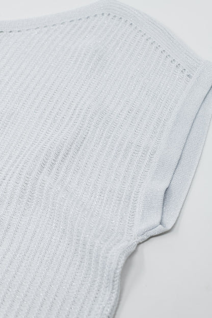 Jersey de canalé con cuello barco y mangas casquillo en blanco