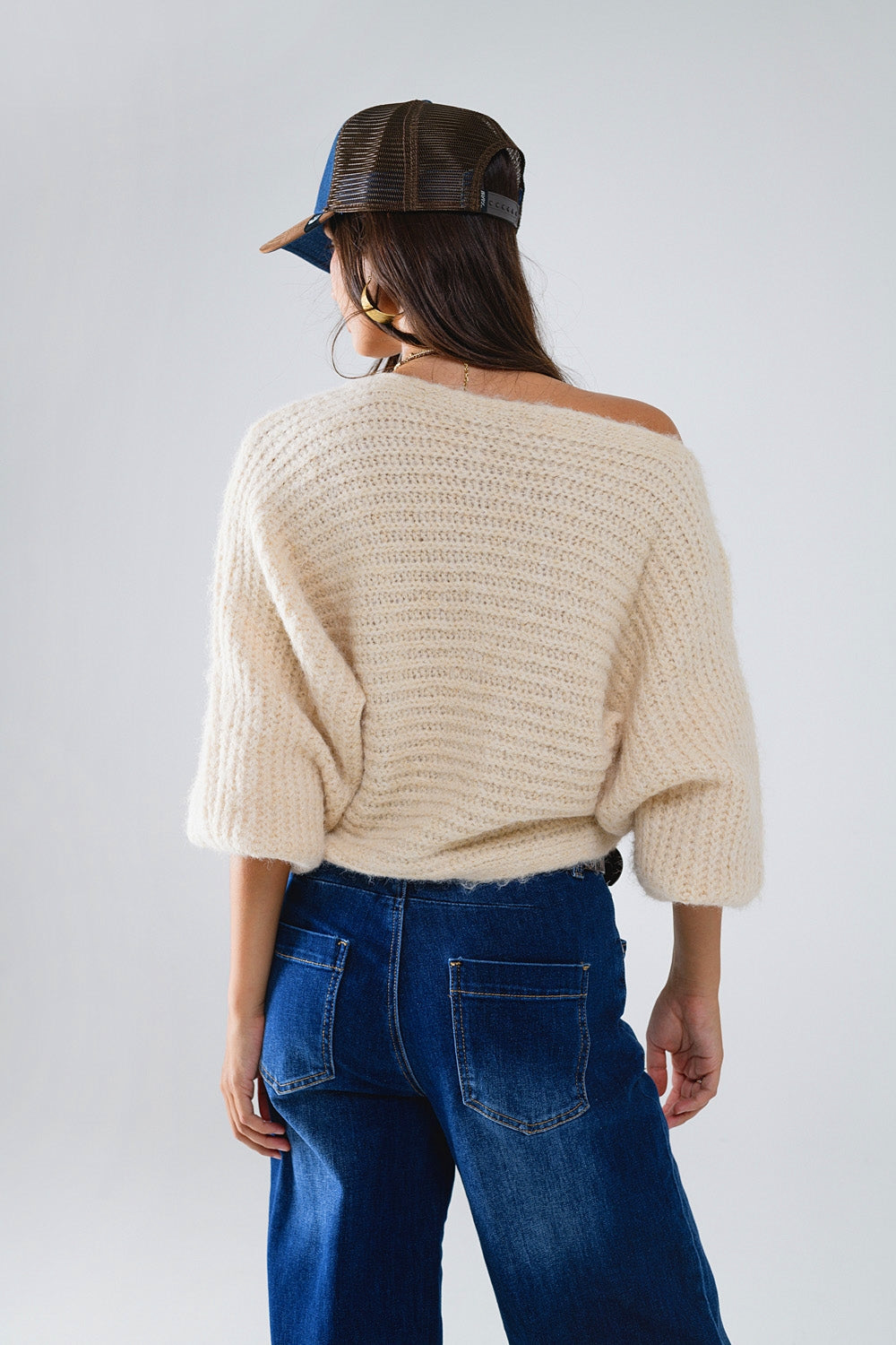 Jersey de canalé grueso con cuello barco en color crema