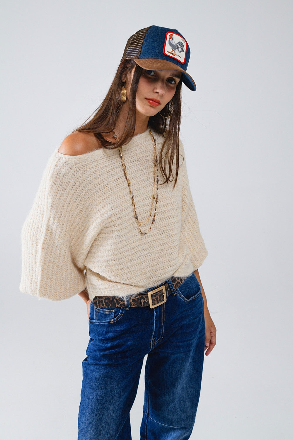 Jersey de canalé grueso con cuello barco en color crema