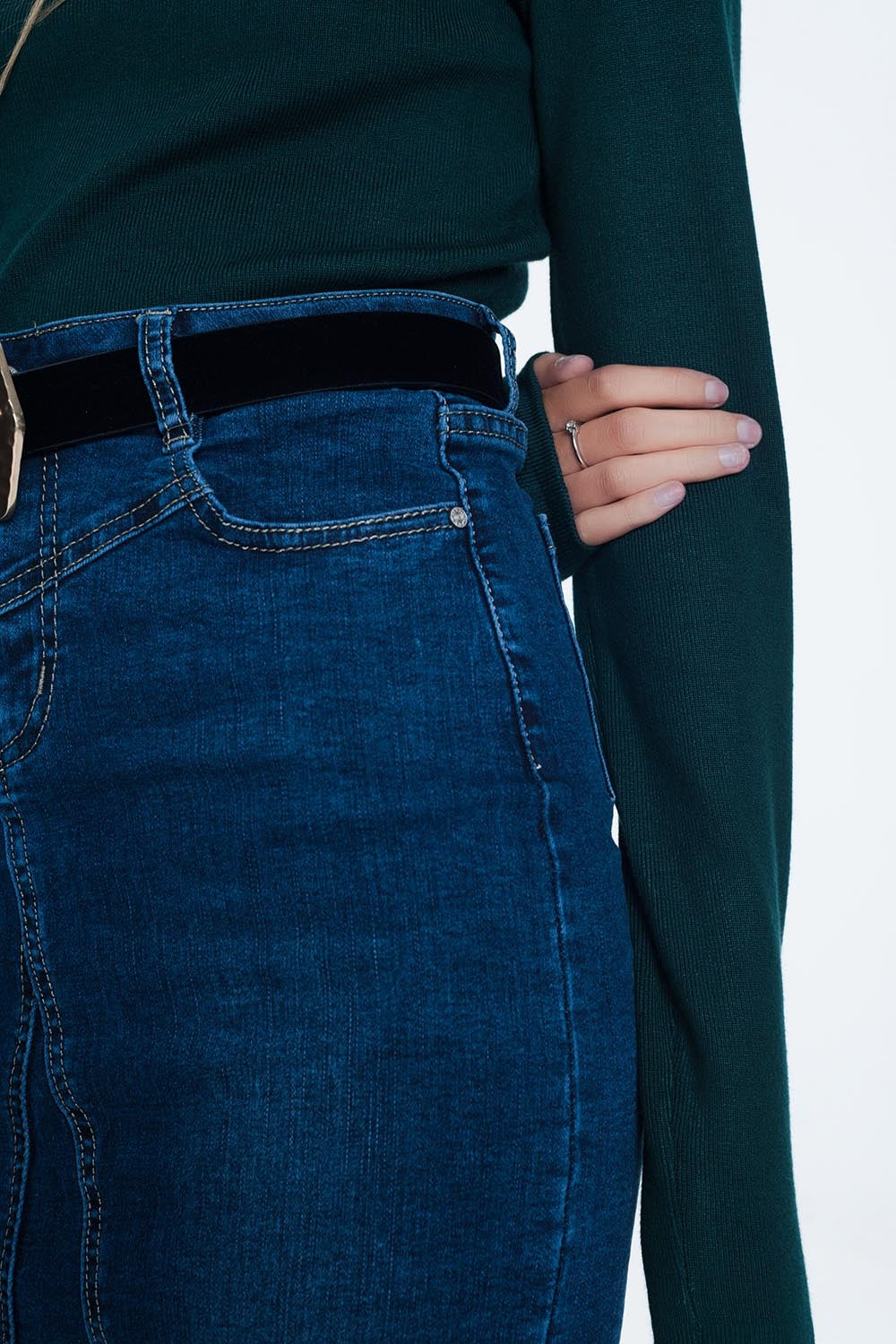 Jersey de corte slim de canalé con detalle de volante en verde