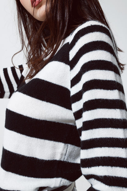 Jersey de cuello alto con rayas en blanco y negro
