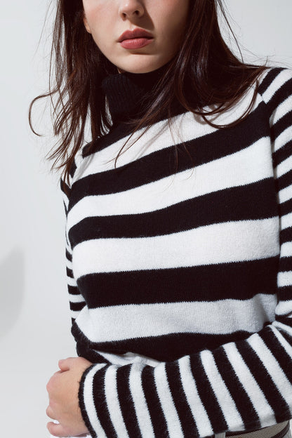 Jersey de cuello alto con rayas en blanco y negro