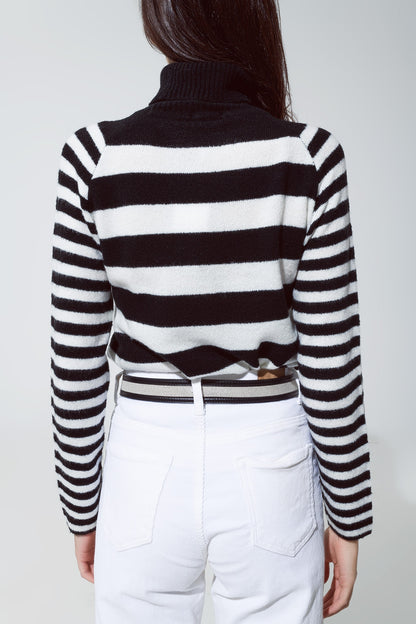 Jersey de cuello alto con rayas en blanco y negro