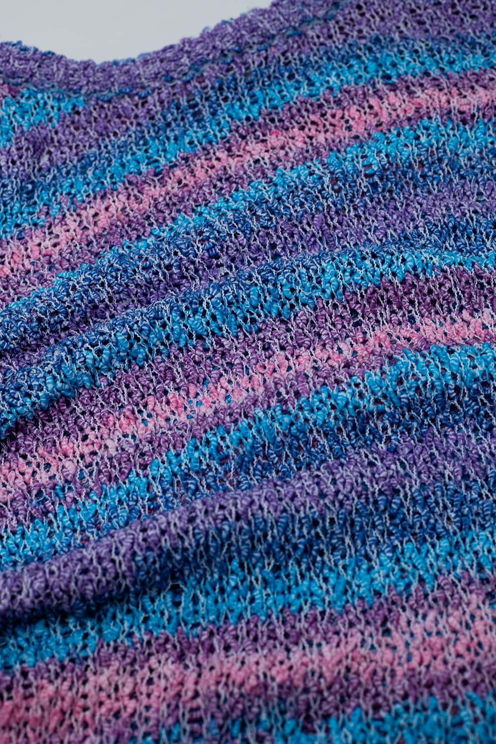 Jersey de punto abierto a rayas con cuello redondo en tonos morados y azules