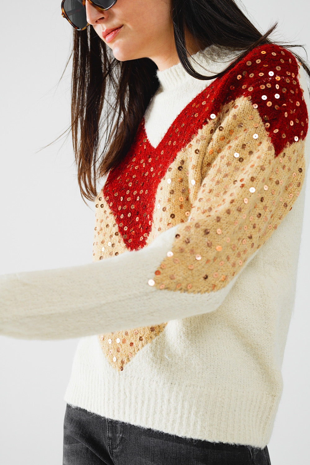 jersey de punto de color burdeos y beige con adorno de lentejuelas