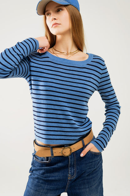 Q2 Jersey de punto fino a rayas azules con cuello barco