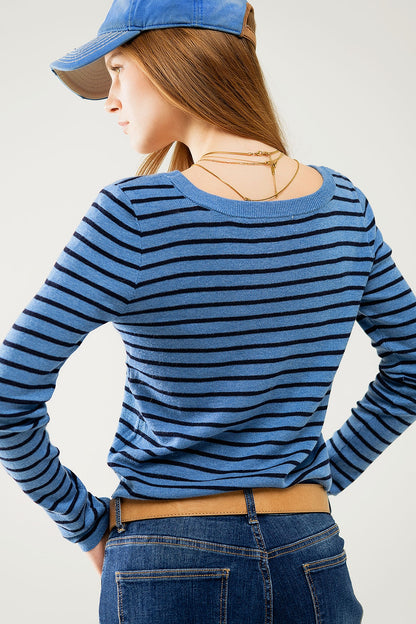 Jersey de punto fino a rayas azules con cuello barco
