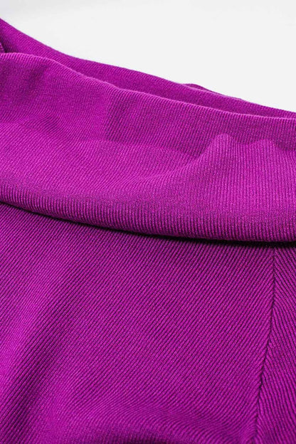 Jersey de punto fino fucsia con amplio cuello barco