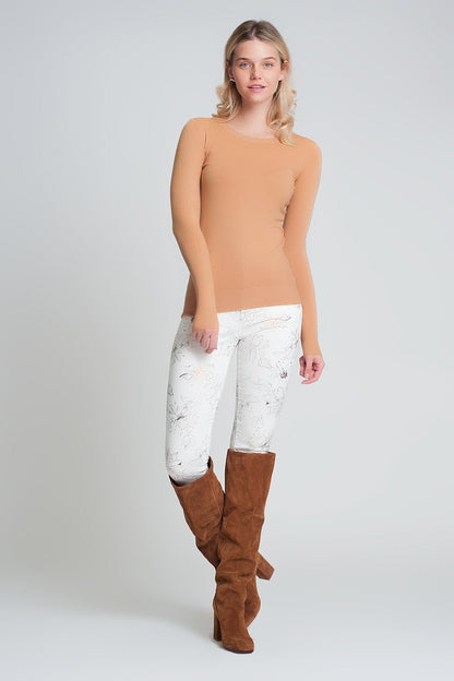 Jersey de punto liso camel con cuello redondo