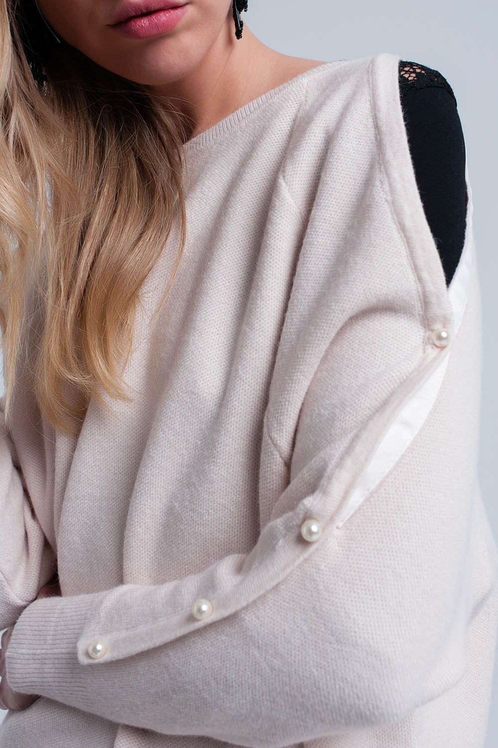 Jersey de punto pálido rosa con detalle de perla