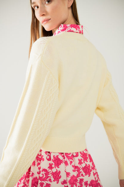 Jersey de punto suave color crema con diseño de cables
