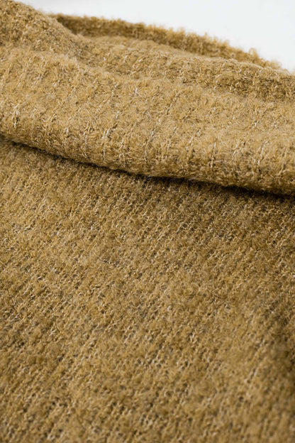 jersey de punto suave de cuello alto en color camel