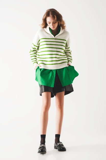Jersey de rayas con cremallera y detalle en el cuello en verde