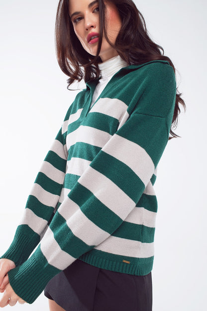 Jersey de rayas verdes y blancas con cuello en V y cuello de polo