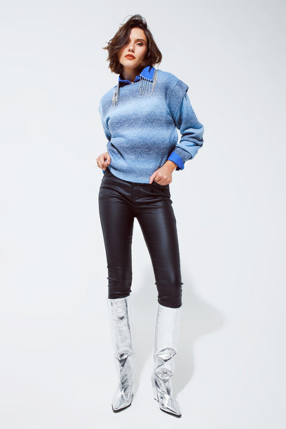 Jersey en diseño ombre azul con cuello redondo y detalles en las mangas