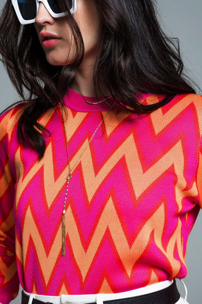 Jersey fucsia con estampado en zig zag con detalles naranjas