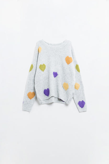 Jersey gris con cuello barco y estampado de corazones