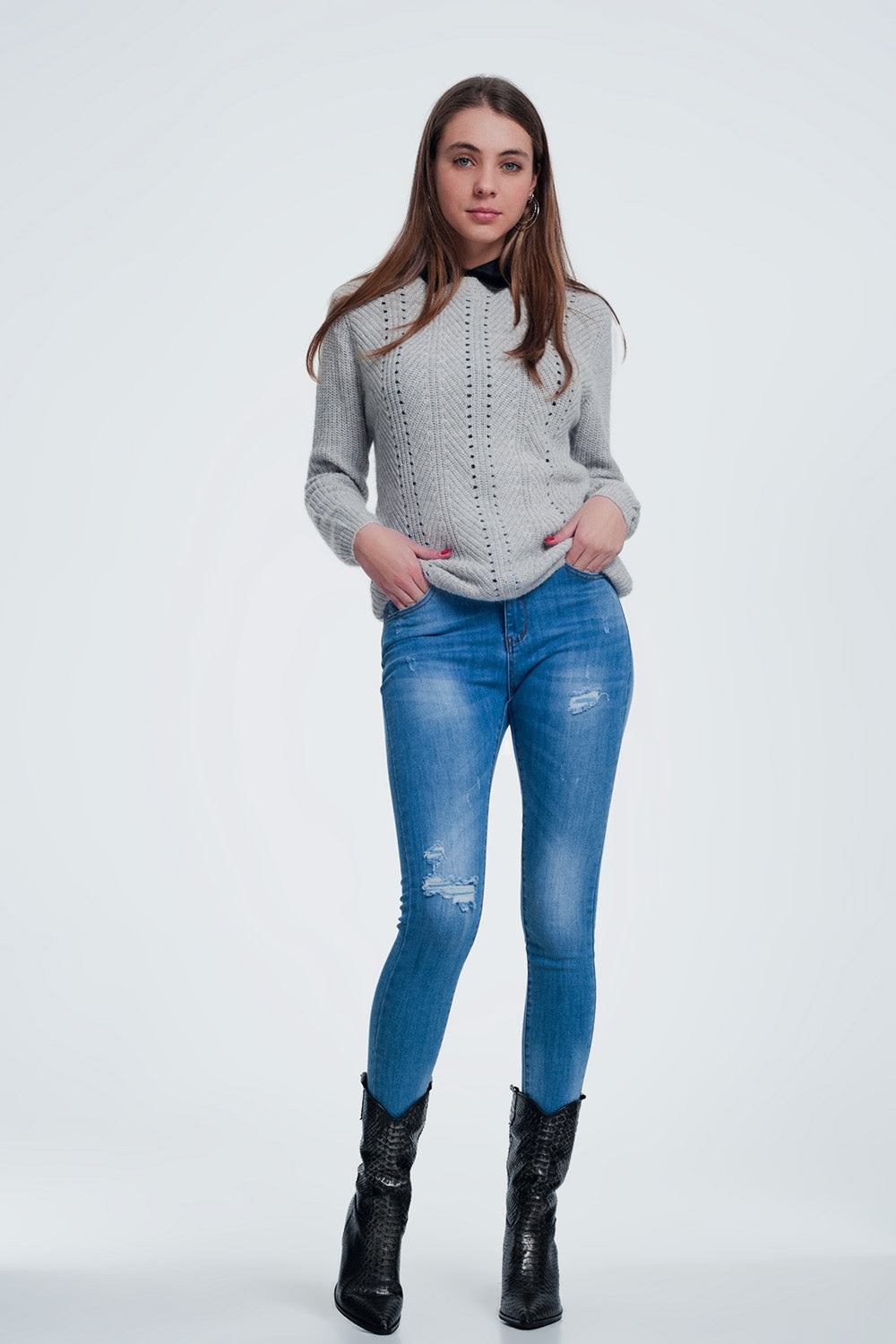 Jersey gris con detalles calados