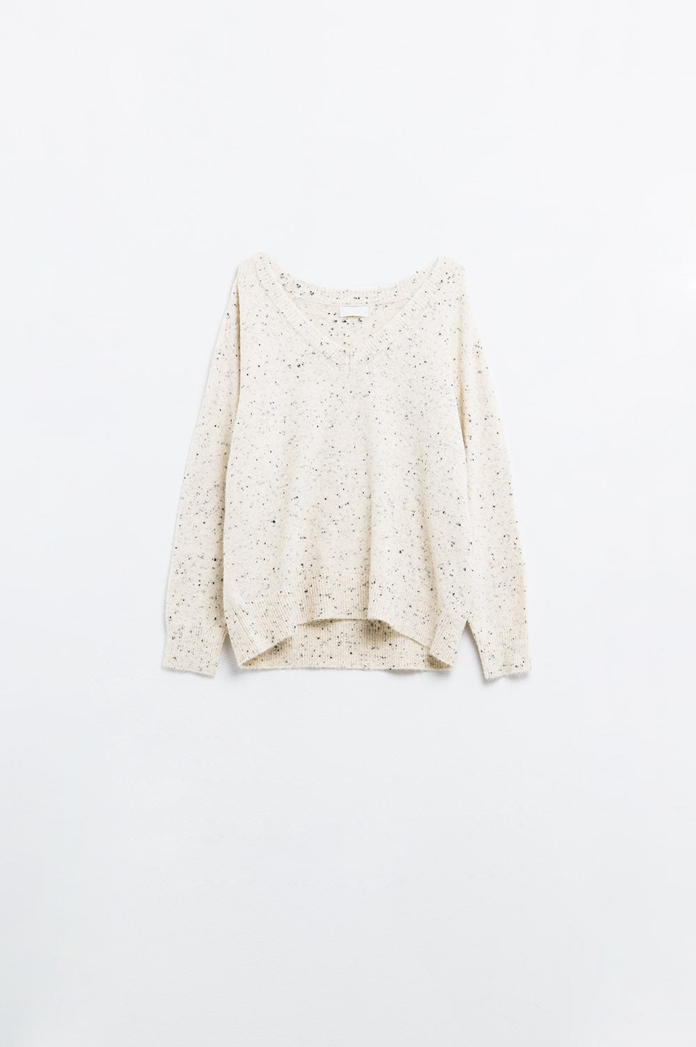 Jersey jaspeado oversize con cuello de pico en color crema