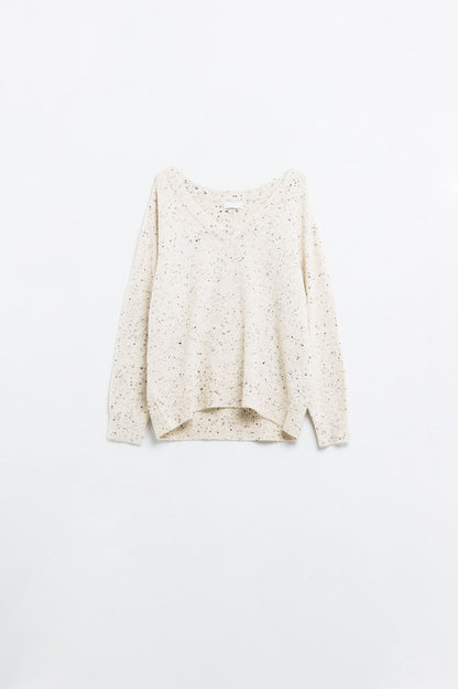Jersey jaspeado oversize con cuello de pico en color crema