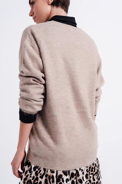 Jersey marron claro con cuello de pico