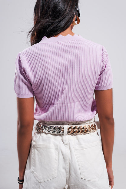 Jersey morado con cuello de pico de canalé
