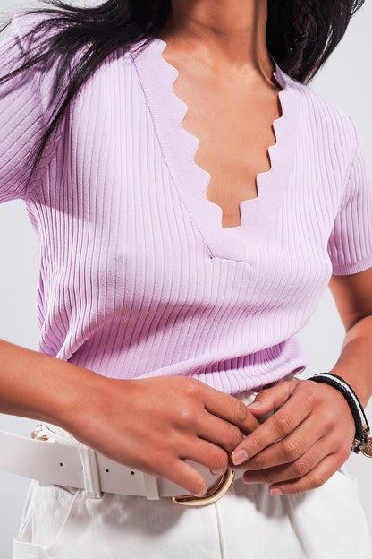Jersey morado con cuello de pico de canalé