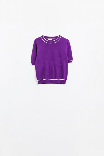 Q2 Jersey morado de manga corta con detalle de líneas blancas