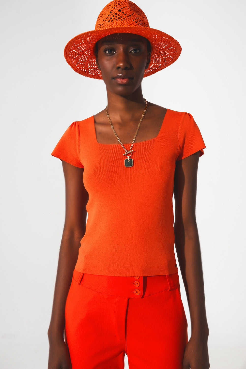 Q2 Jersey naranja con mangas abullonadas y escote cuadrado