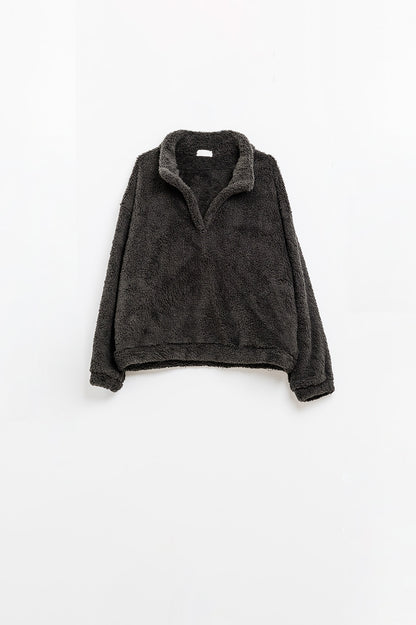 Q2 Jersey negro de cuello de pico