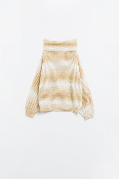 Jersey oversize de cuello alto en cálidos tonos neutros