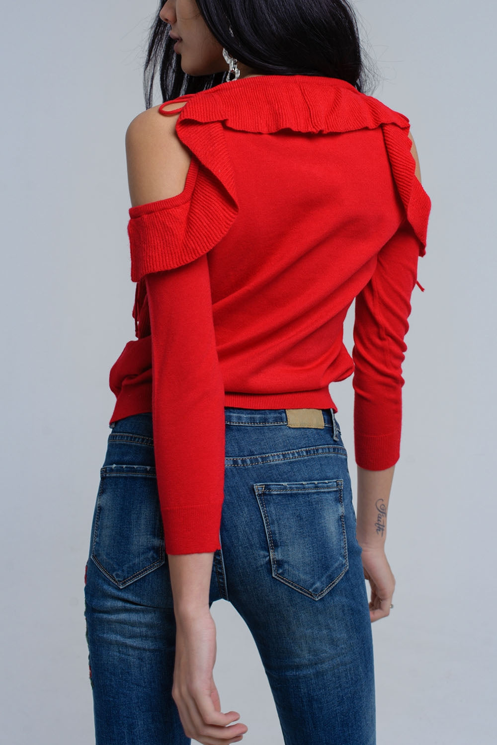 Jersey rojo con detalle de volantes