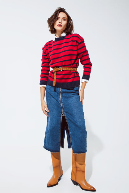 Jersey rojo con rayas azules y cuello redondo blanco