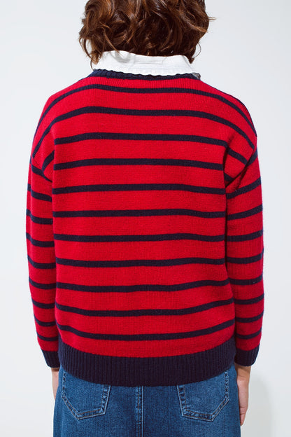 Jersey rojo con rayas azules y cuello redondo blanco