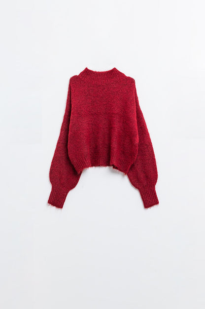 Jersey rojo esponjoso con cuello alto y mangas globo