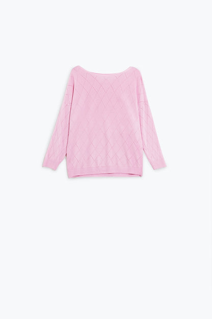 Jersey rosa claro con estampado de rombos y cuello barco