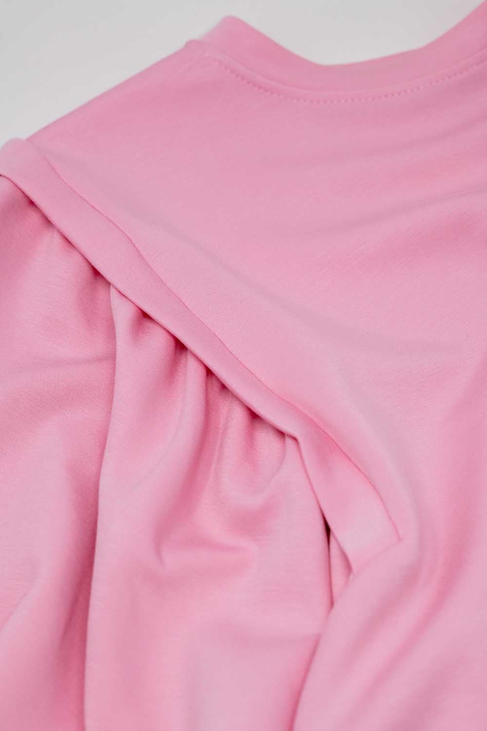 Jersey rosa de manga larga con detalles de costura frontal en los laterales