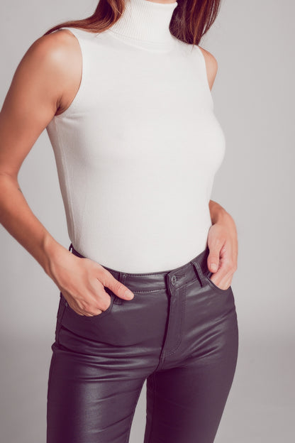 Jersey sin mangas en color crema