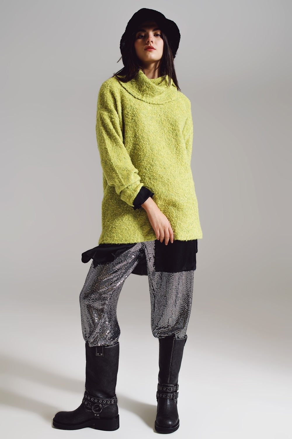 Jersey verde con cuello bardot.